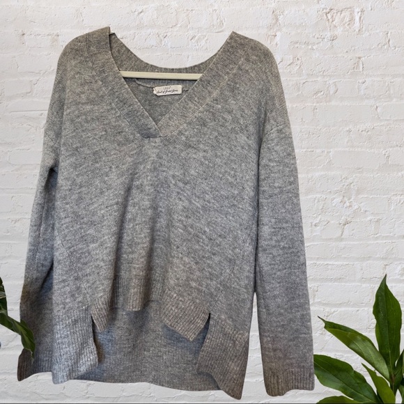 Sweater - Picture 1 of 4